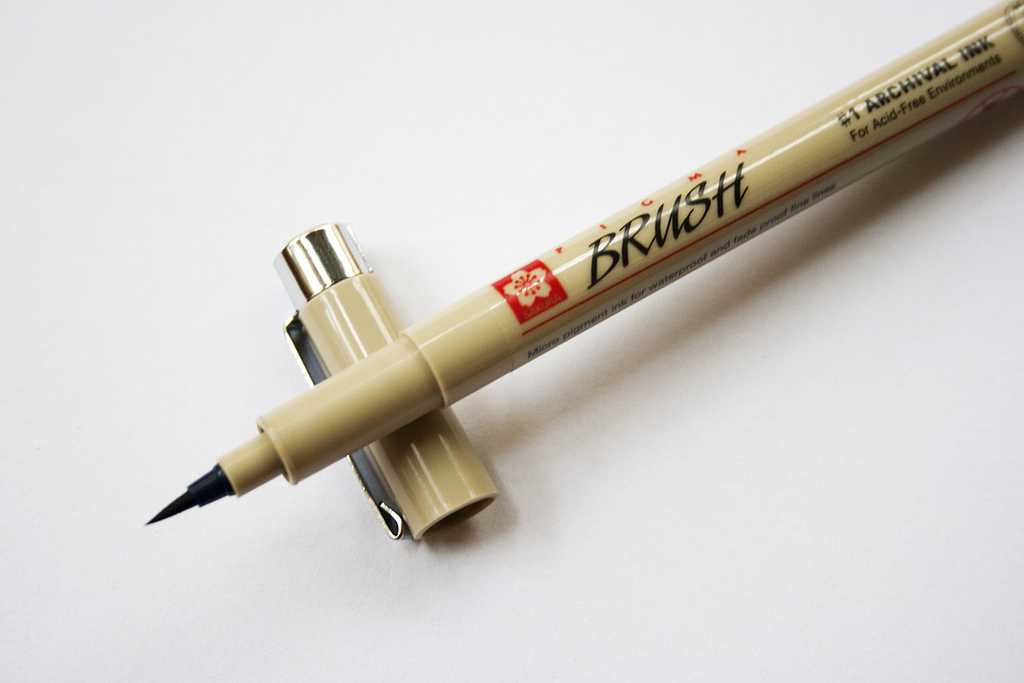 Editora Crás Brush pen Sakura Micron Preto