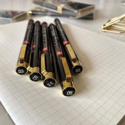 Kit com 6 canetas nanquim Sakura Micron edição 100th anniversary